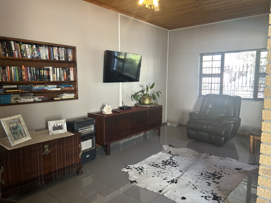7 Bedroom Property for Sale in Uitsig Western Cape